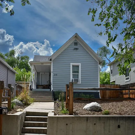 3 Bedroom *Downtown* With Firepit